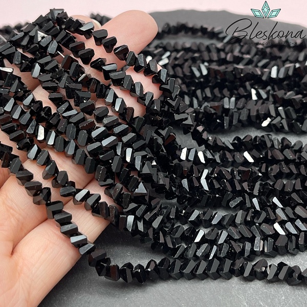 Чешское стекло №02 6 мм треугольник