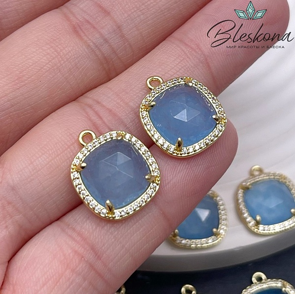 14мм, цвет золото ,Подвеска квадрат кварц тонированный голубой в обрамлении цирконы