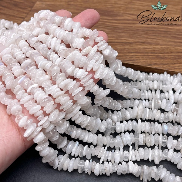 Лунный камень сколы шлифованные (2-4)*(6-12) мм 