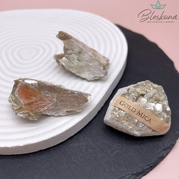 Золотая слюда необработанная 35-45 мм 